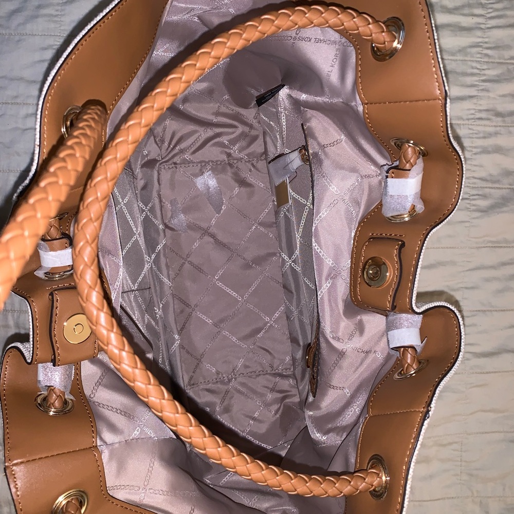 Michael Kors Montauk Large Tote - Picture 6 of 11